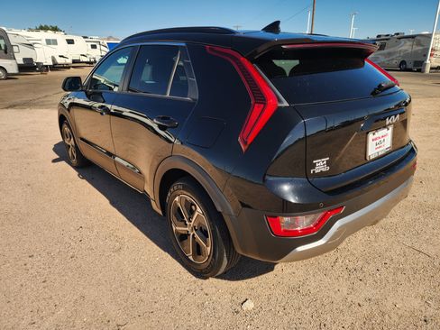 Used 2023 Kia Niro EX FWD image 6