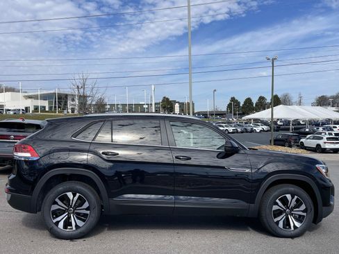 New 2026 Volkswagen Atlas Cross Sport SE FWD image 8