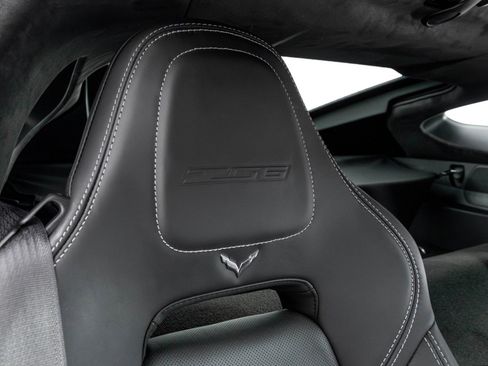 Used 2015 Chevrolet Corvette Z06 w/ 3LZ Preferred Equipment Group image 37