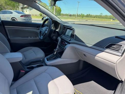 Used 2017 Hyundai Elantra SE FWD image 8