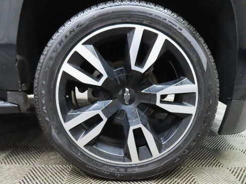 Used 2019 Chevrolet Suburban Premier image 8