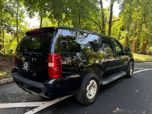 Used 2013 Chevrolet Suburban LT AWD/4WD image 5