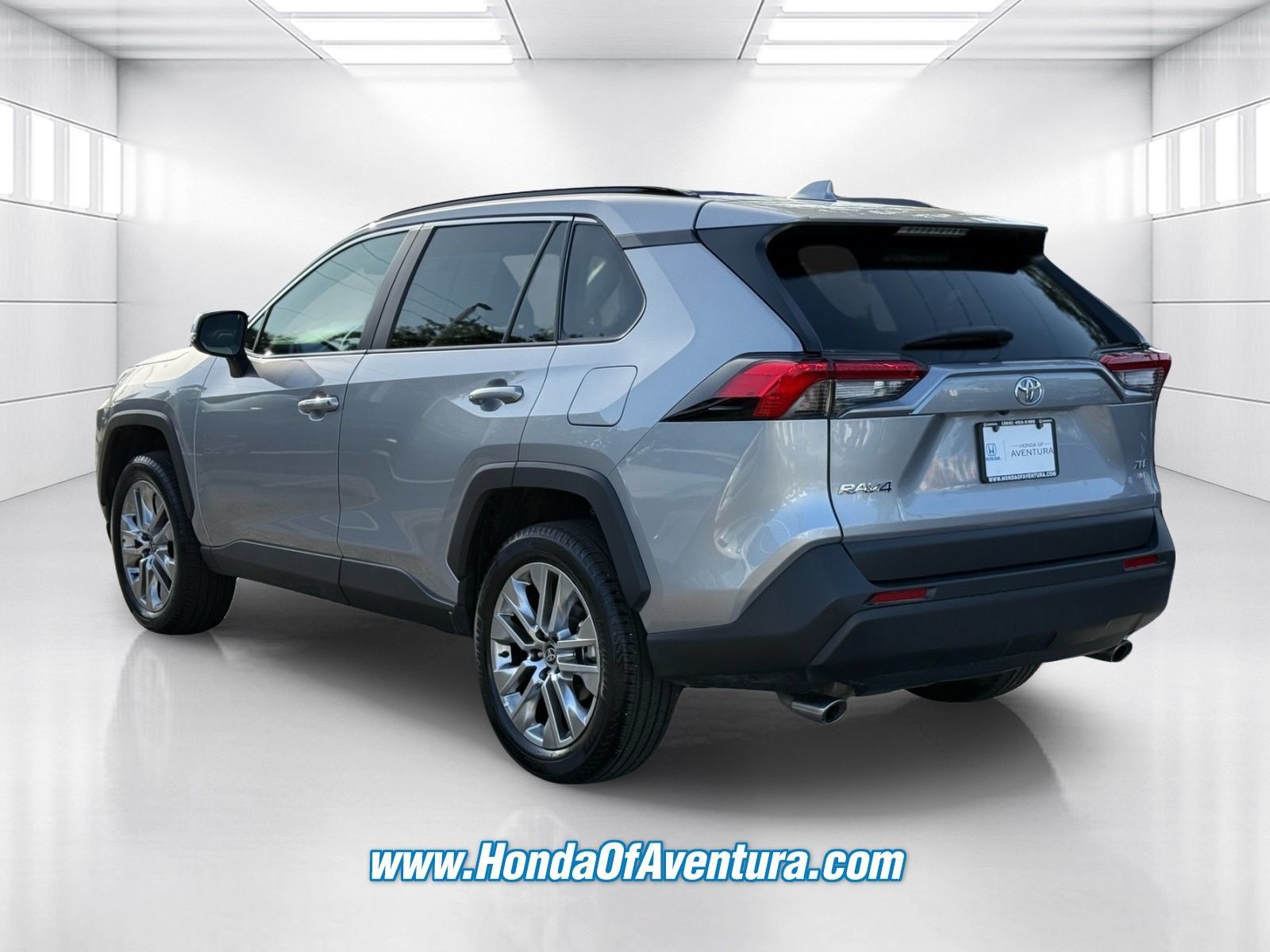 Used 2025 Toyota RAV4 XLE Premium w/ Weather Package AWD/4WD image 4