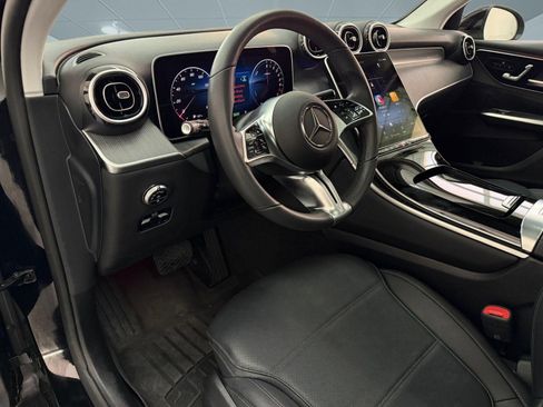 Used 2025 Mercedes-Benz GLC 350e 4MATIC image 4
