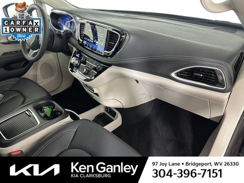 Used 2023 Chrysler Pacifica Touring-L AWD/4WD image 30