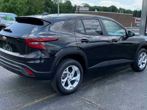 Certified 2024 Chevrolet Trax LS w/ LS Convenience Package FWD image 8