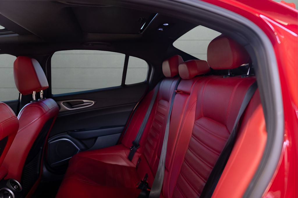Used 2022 Alfa Romeo Giulia Veloce RWD image 52