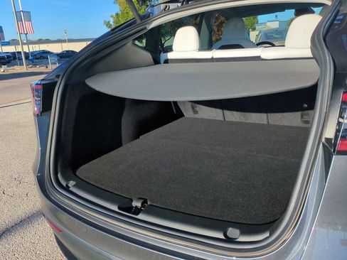 Used 2023 Tesla Model Y Performance image 25