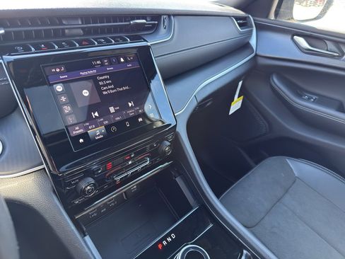 New 2025 Jeep Grand Cherokee Altitude AWD/4WD image 19