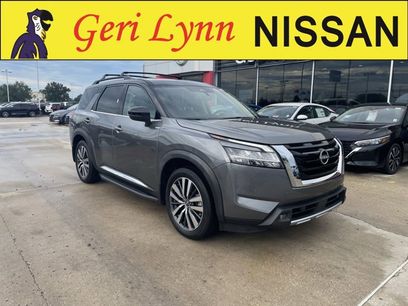 Certified 2022 Nissan Pathfinder Platinum w/ Lighting Package (N93)