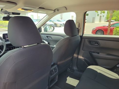 Used 2025 Nissan Rogue S FWD image 11