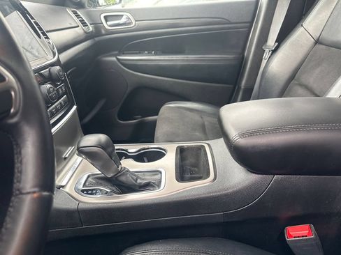 Used 2021 Jeep Grand Cherokee Laredo X AWD/4WD image 31