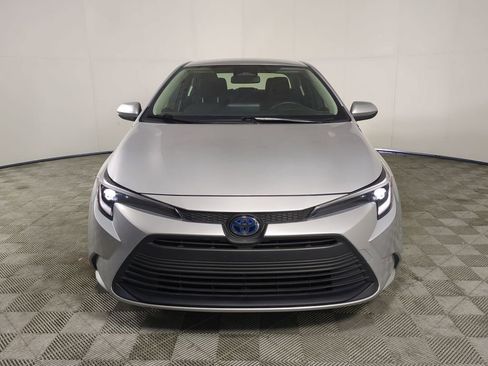 Used 2023 Toyota Corolla LE image 3