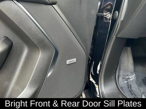 Used 2022 Chevrolet Suburban LT RWD image 16