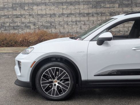 New 2026 Porsche Macan 4 Electric AWD/4WD image 11