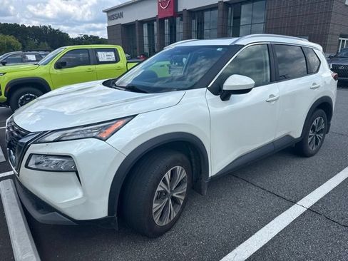 Used 2023 Nissan Rogue SV w/ SV Premium B Package FWD image 1
