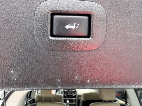 Used 2022 INFINITI QX80 Premium Select w/ All-Season Package AWD/4WD image 17