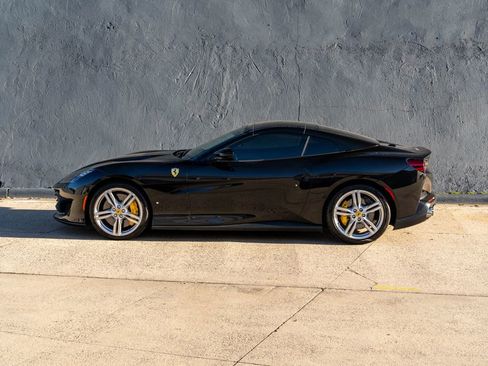 Used 2019 Ferrari Portofino image 3