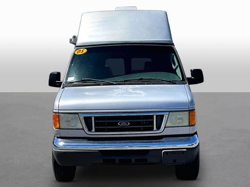 Used 2005 Ford E-350 and Econoline 350 XL RWD image 3