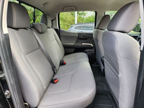 Used 2022 Toyota Tacoma SR5 w/ SR5 Appearance Package (SM) RWD image 18