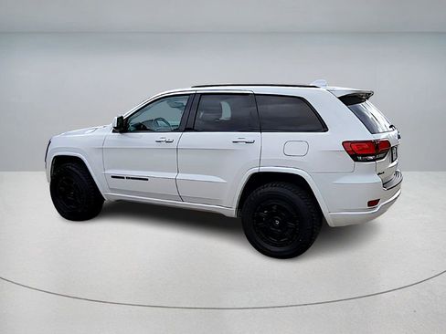 Used 2020 Jeep Grand Cherokee Altitude image 3
