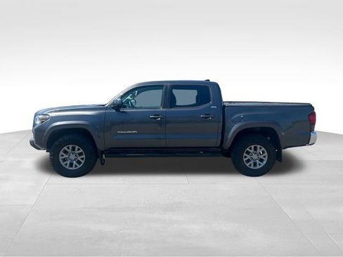 Used 2019 Toyota Tacoma SR5 image 2