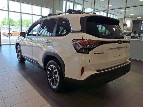 Certified 2025 Subaru Forester Premium AWD/4WD image 4