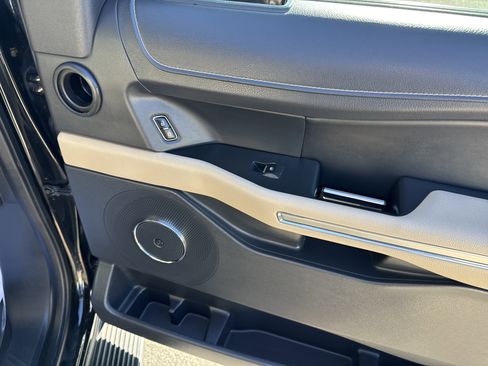 Used 2023 Ford Expedition Limited image 19