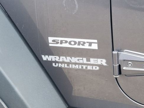 Used 2014 Jeep Wrangler Unlimited Sport w/ Quick Order Package 24S AWD/4WD image 16