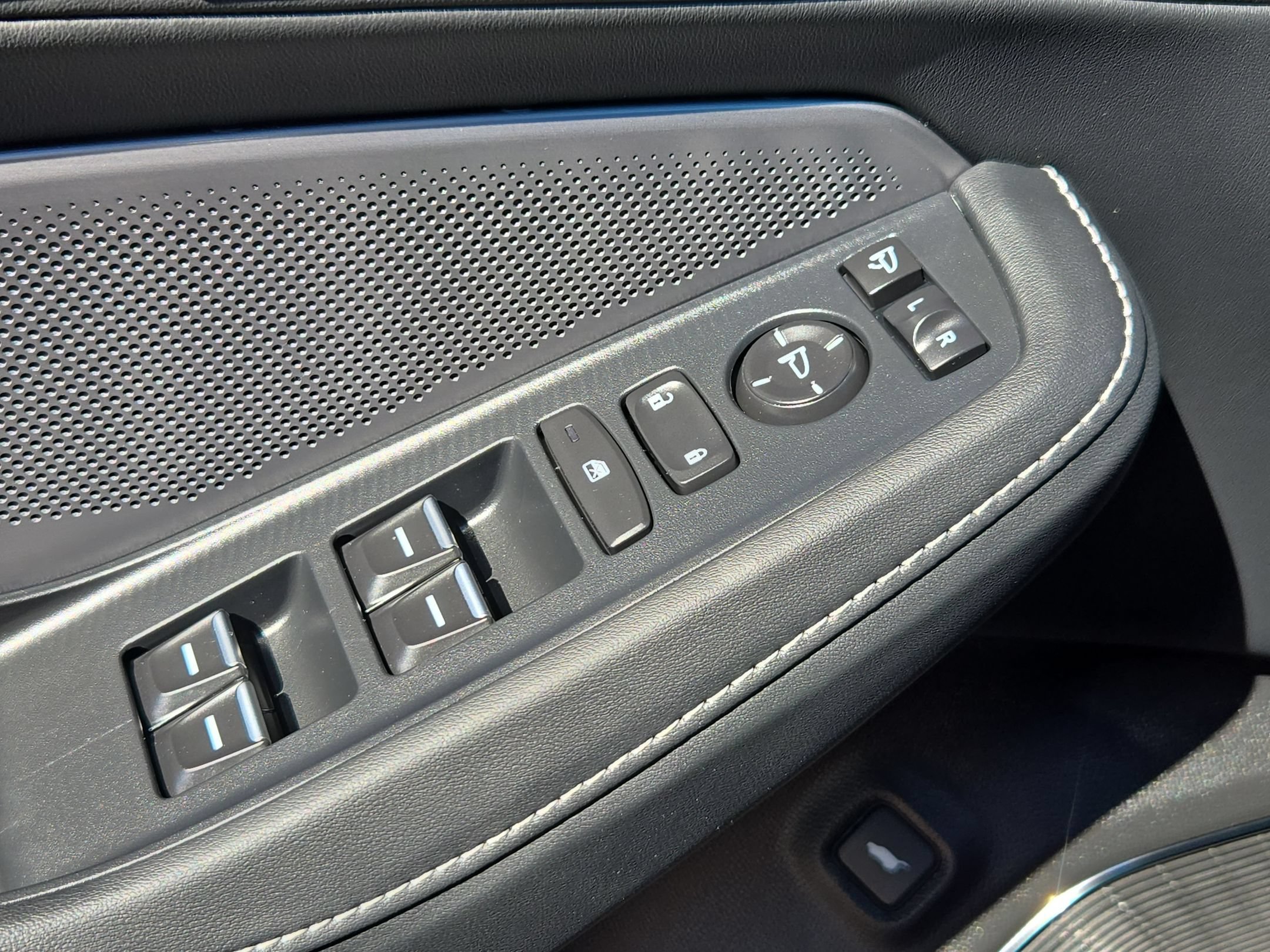 Certified 2026 Acura MDX w/ Technology Package FWD image 11