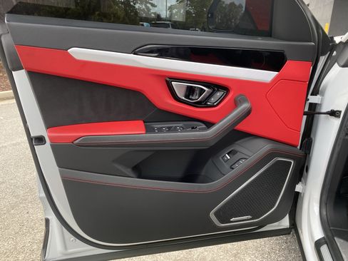 Used 2022 Lamborghini Urus image 16