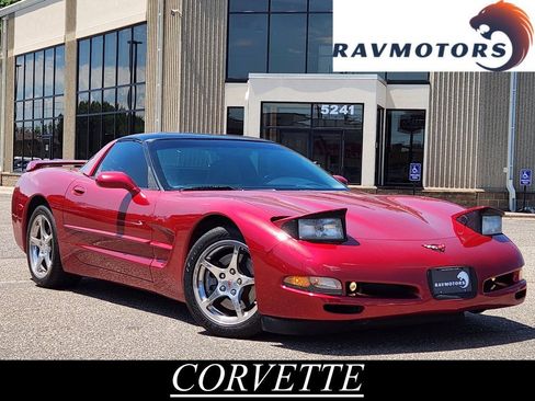 Used 2002 Chevrolet Corvette Coupe w/ Preferred Equipment Group2 RWD image 1