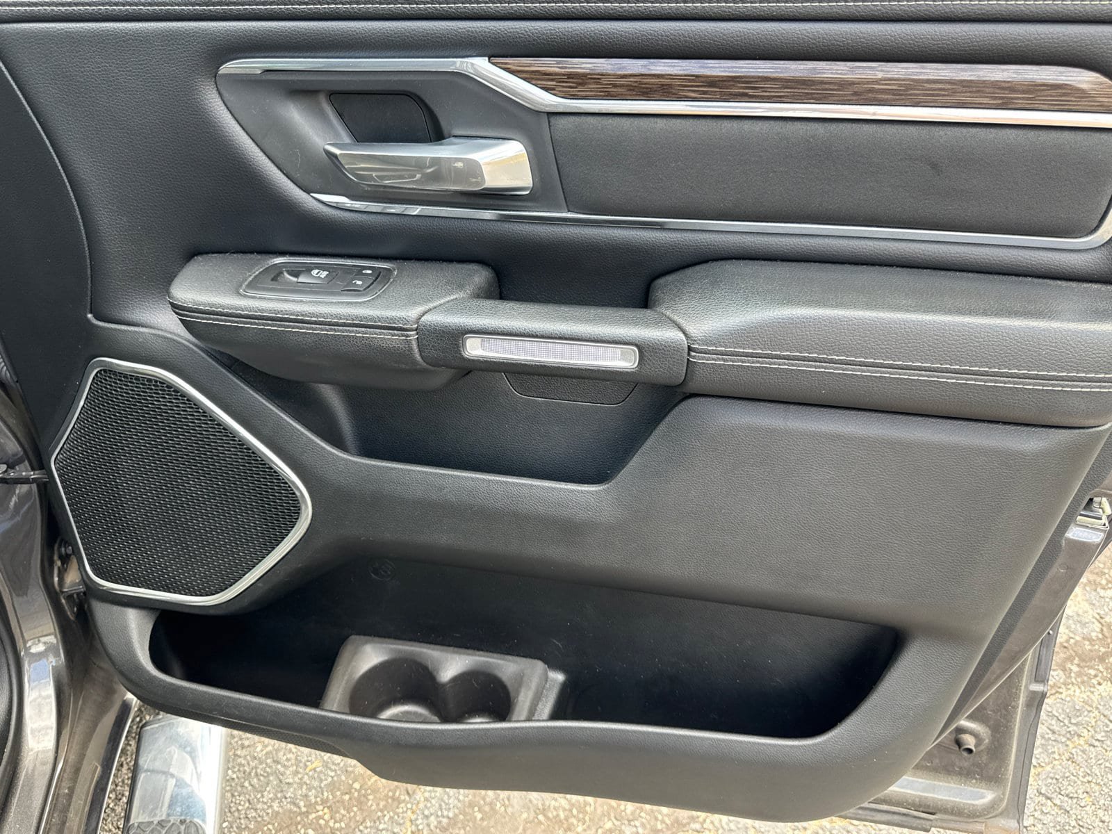 Used 2019 RAM 1500 Laramie RWD image 17