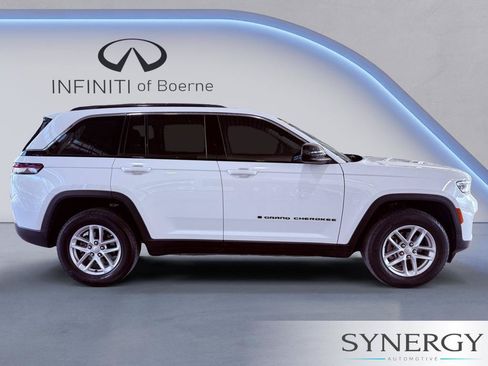 Used 2023 Jeep Grand Cherokee Laredo AWD/4WD image 4