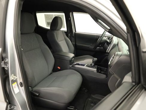 Used 2019 Toyota Tacoma TRD Sport image 32