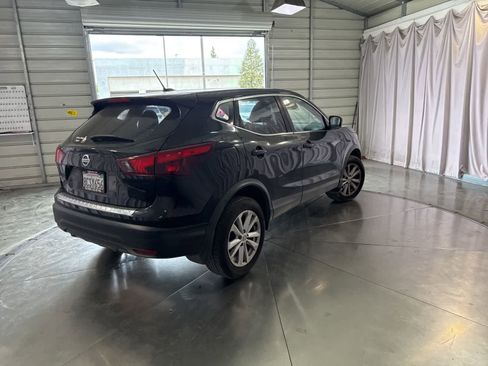 Used 2017 Nissan Rogue Sport S w/ S Appearance Package FWD image 5