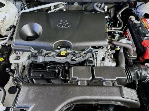 Used 2021 Toyota RAV4 LE FWD image 9