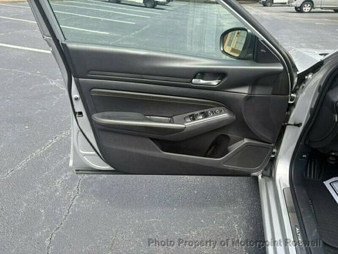 Used 2019 Nissan Altima 2.5 SR w/ SR Premium Package FWD image 13