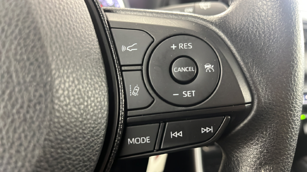Used 2022 Toyota RAV4 LE AWD/4WD image 22