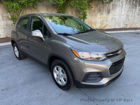 Used 2022 Chevrolet Trax LS image 3