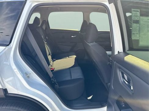 Certified 2025 Nissan Rogue SV AWD/4WD image 27