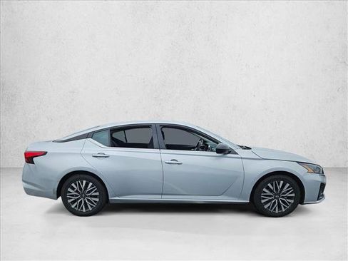 Used 2024 Nissan Altima 2.5 SV FWD image 4