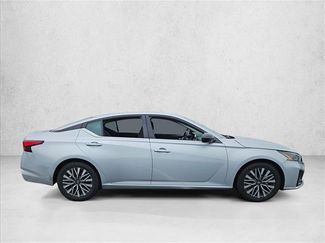 Used 2024 Nissan Altima 2.5 SV FWD video 4