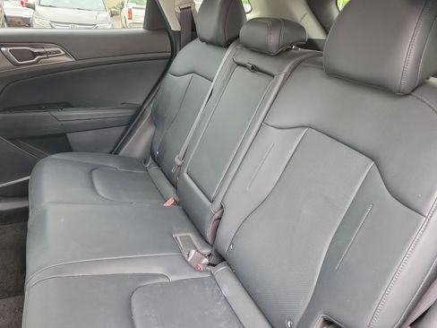 Used 2023 Kia Sportage EX AWD/4WD image 7