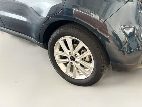 Used 2018 Kia Soul + FWD image 29