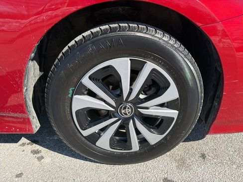 Used 2018 Toyota Prius Prime Premium image 13