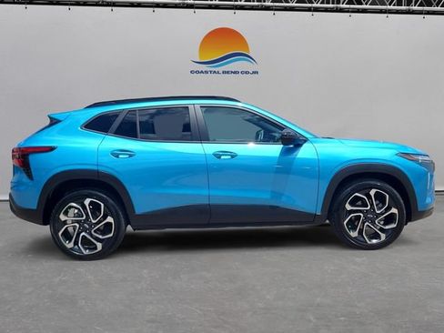 Used 2026 Chevrolet Trax RS w/ Sunroof Package FWD image 4