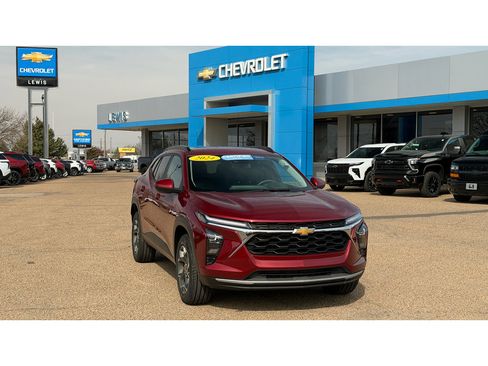 Certified 2024 Chevrolet Trax LT image 2