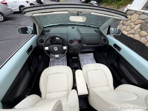 Used 2010 Volkswagen Beetle Final Edition FWD image 24