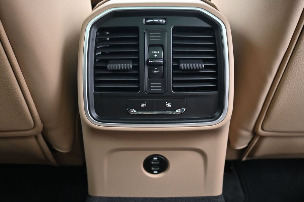 Used 2026 Porsche Macan AWD/4WD image 8